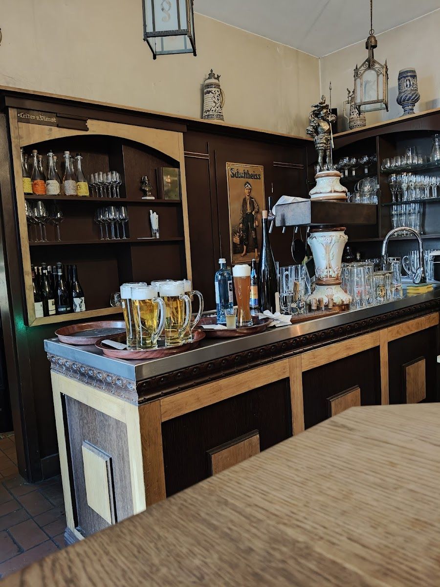 Zur Letzten Instanz bar service
