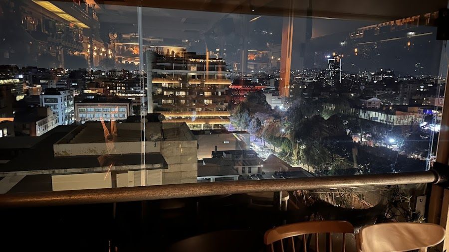 Apache Rooftop Bogota interior