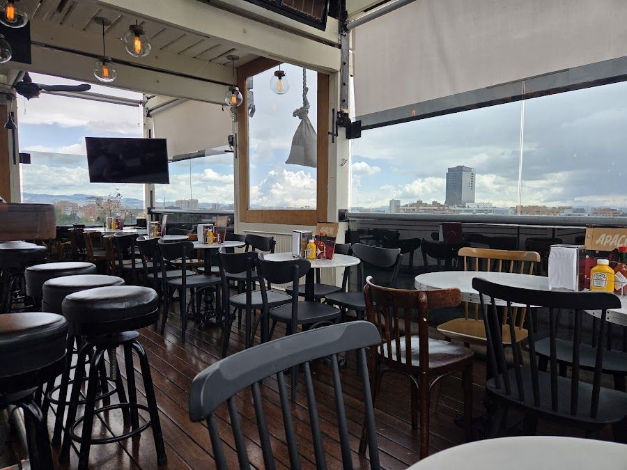 Apache Rooftop bar service
