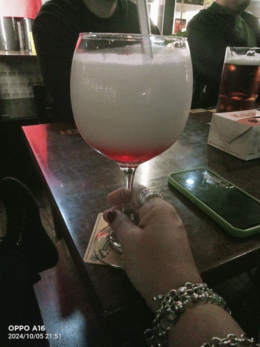 Bogota Beer Company bar service