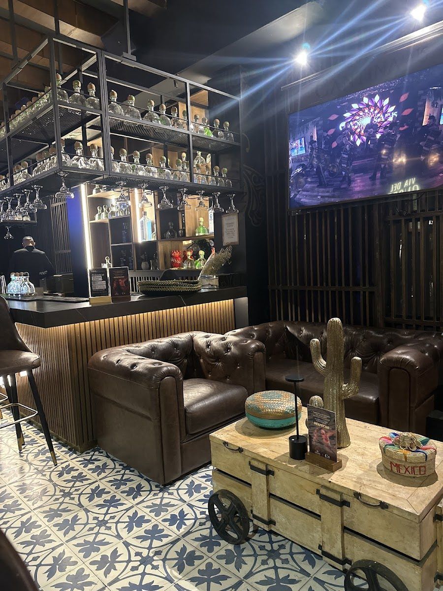 Cantina y Cocteles Usaquen atmosphere