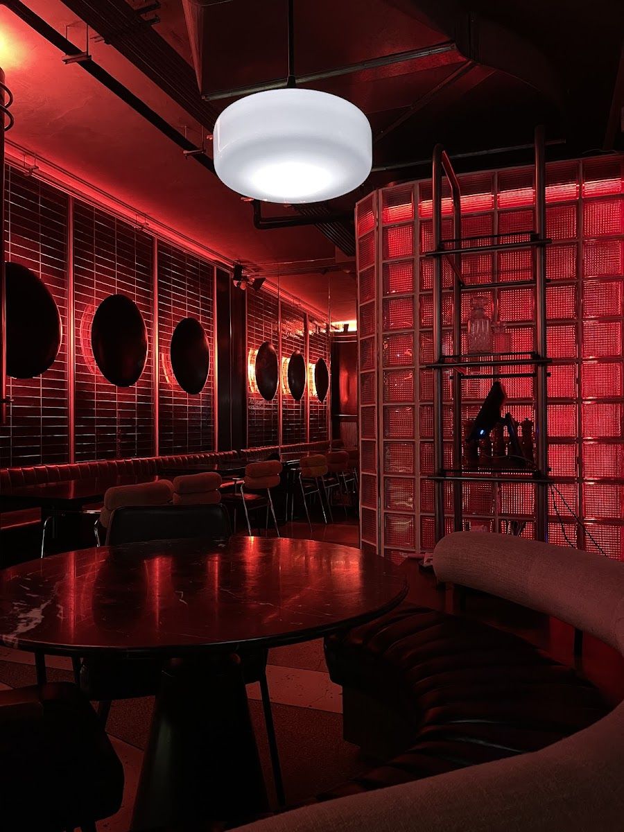 Carrera Cocktail Bar bar service