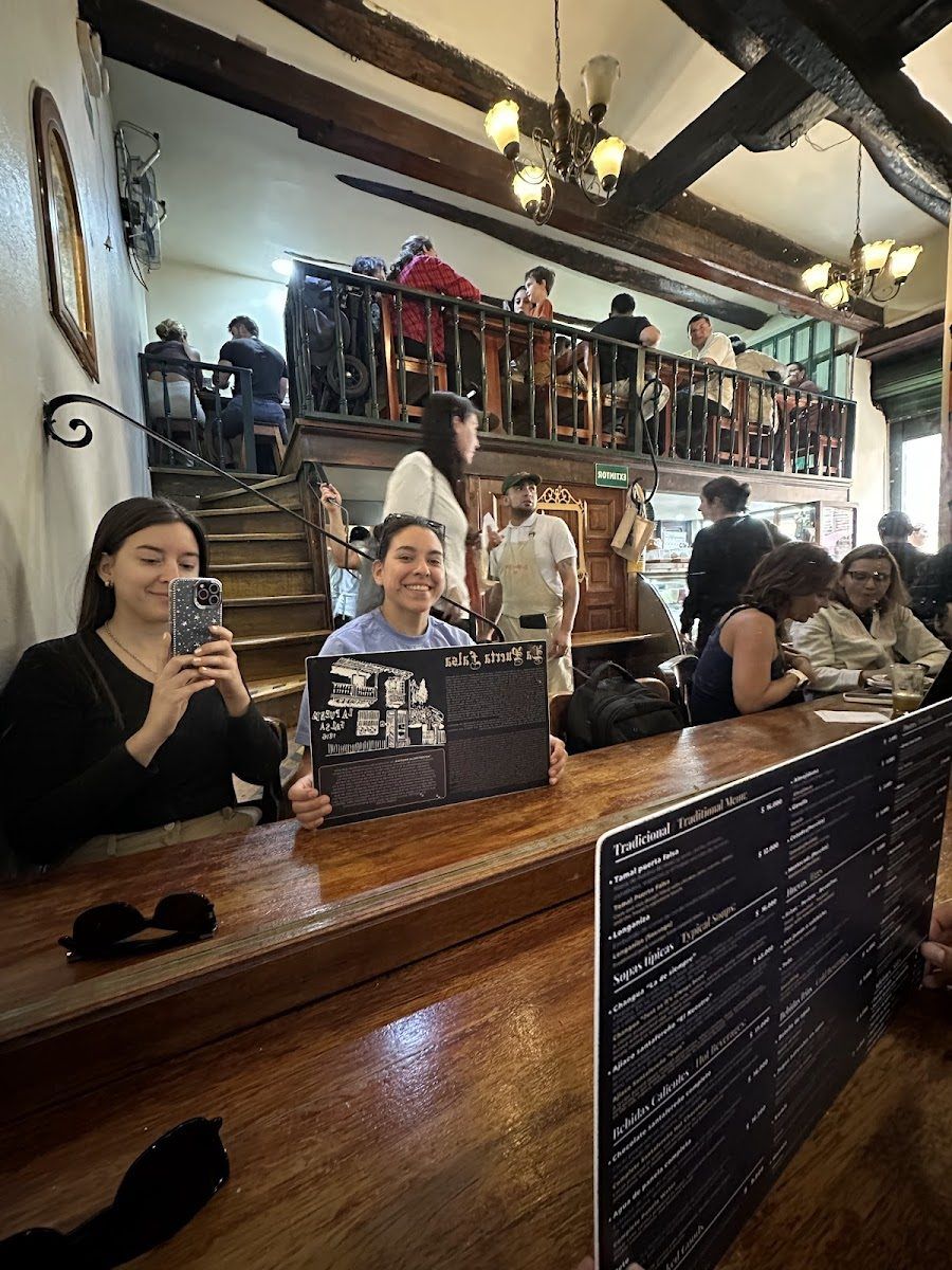 La Puerta Falsa bar service