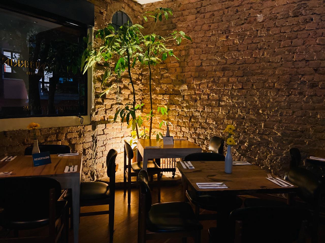Mini-Mal Restaurante Bar Bogota bar interior