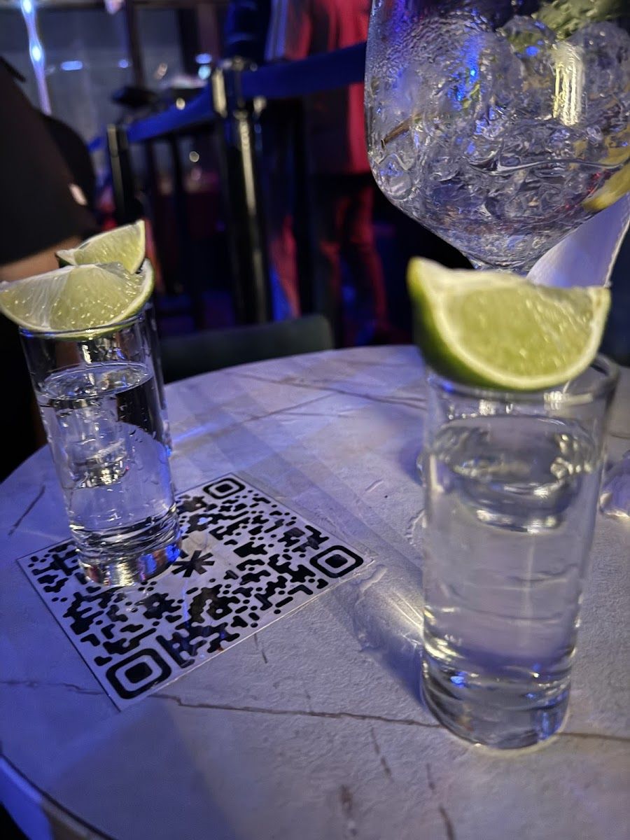 Rooftop Rosario bar service
