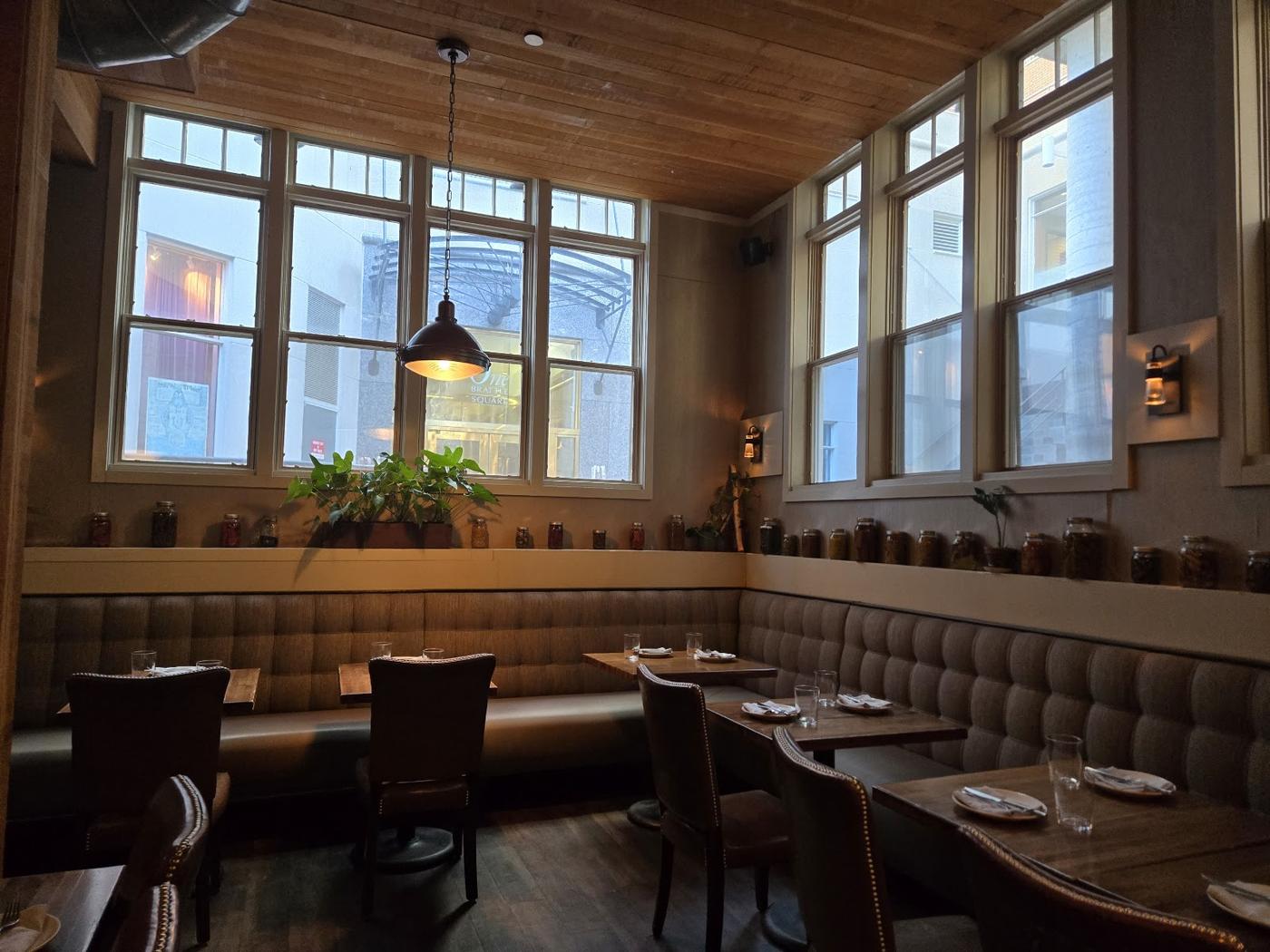 Comet Ping Pong / Comet Bar bar service