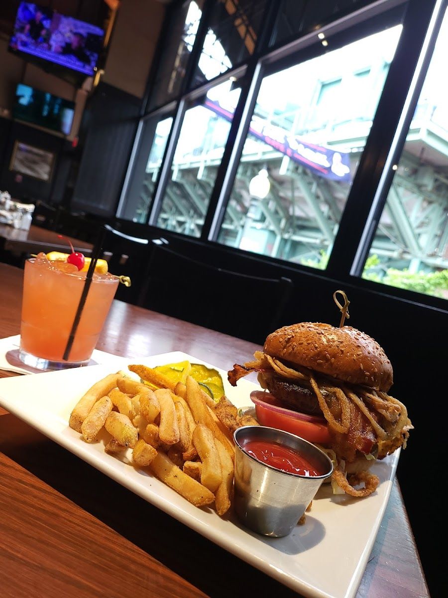 Cask 'n Flagon Fenway atmosphere