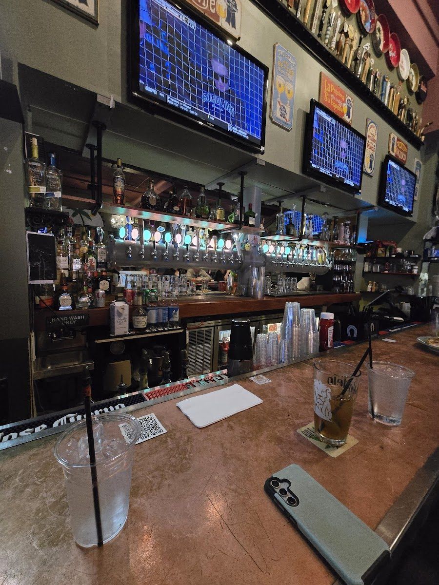 Sunset Grill & Tap bar service