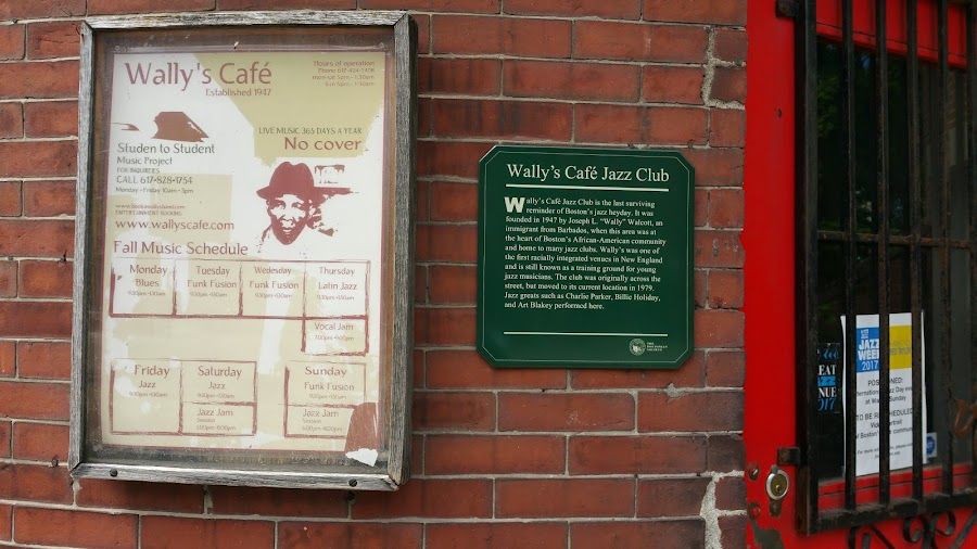 Wally's Cafe Jazz cocktail at the bar