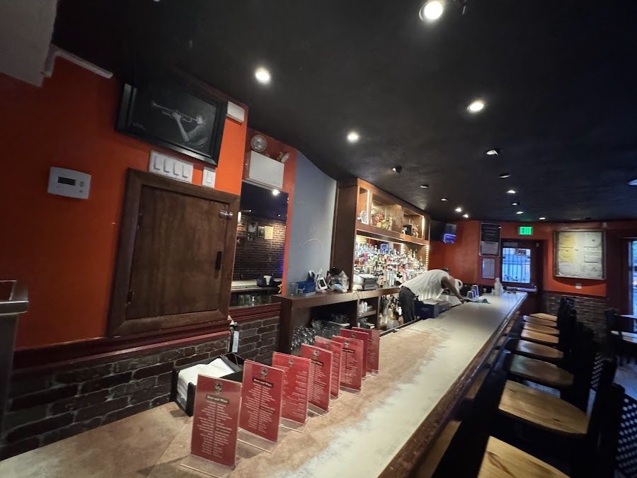 Wally's Cafe Jazz bar service