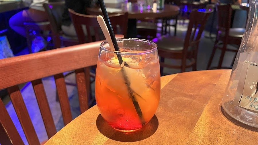 Tony C's Sports Bar bar service