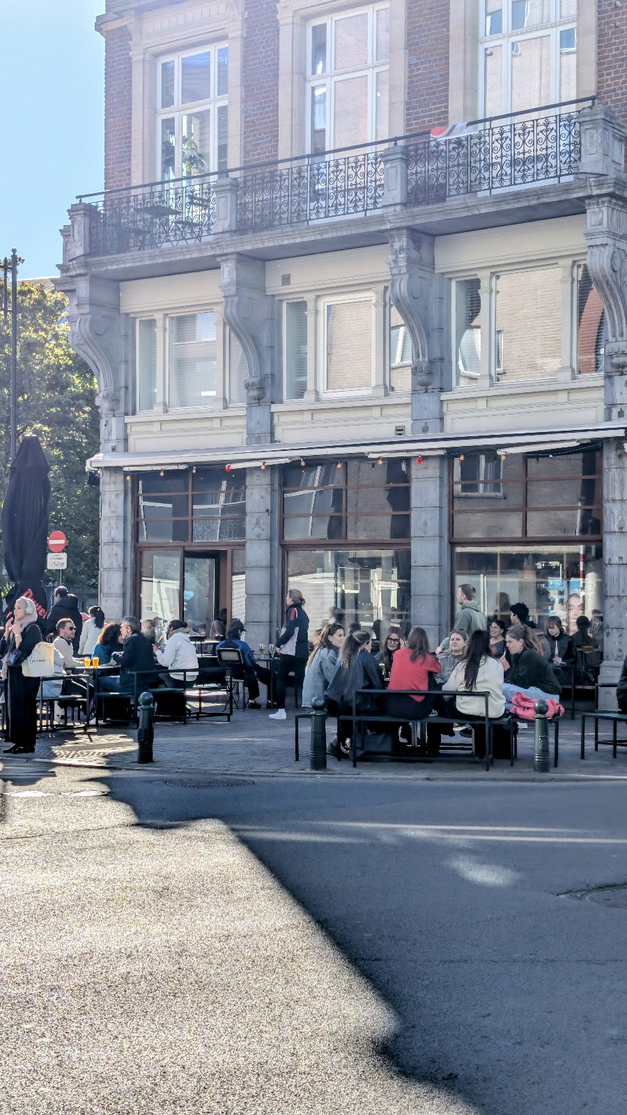 BarBeton crowd