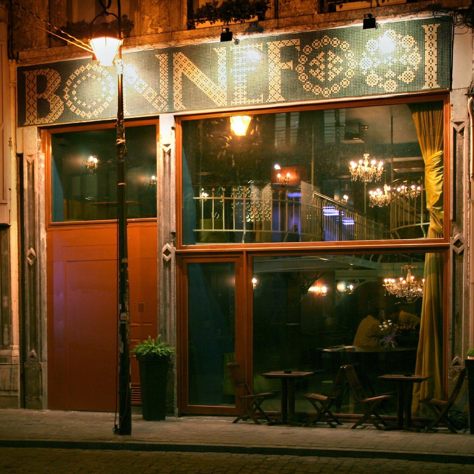 Cafe Bonnefooi Brussels bar interior