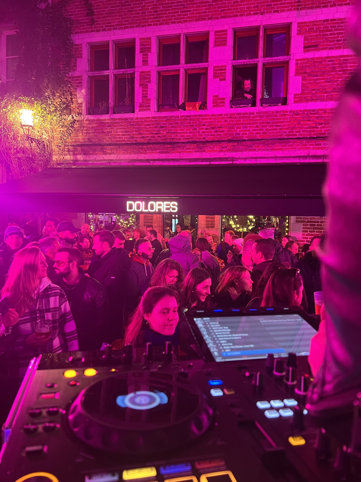 Dolores bar counter