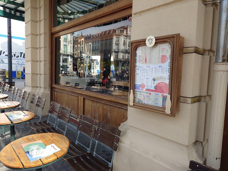 Grand Cafe de Paris bar service