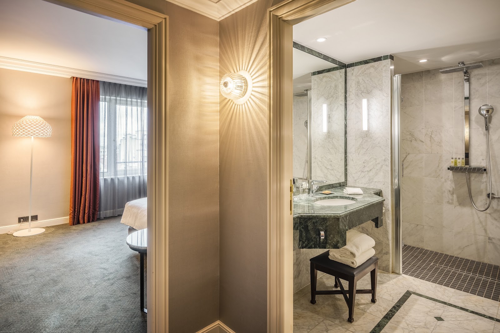 Hilton Grand Place interior