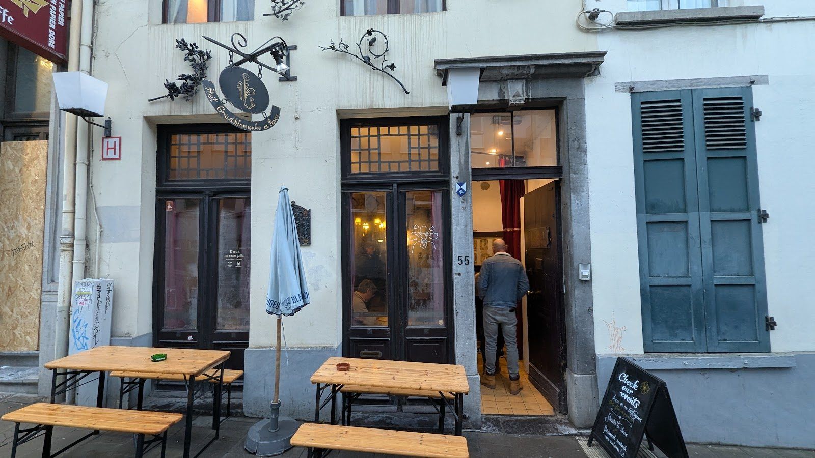 La Fleur en Papier Dore Brussels bar interior