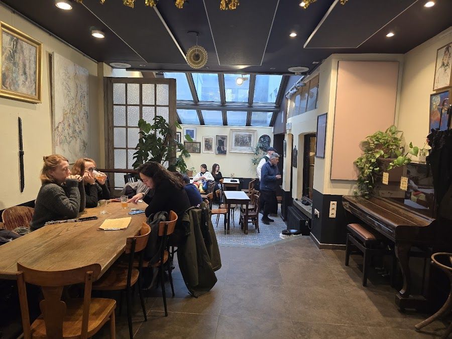 La Fleur en Papier Dore Brussels interior