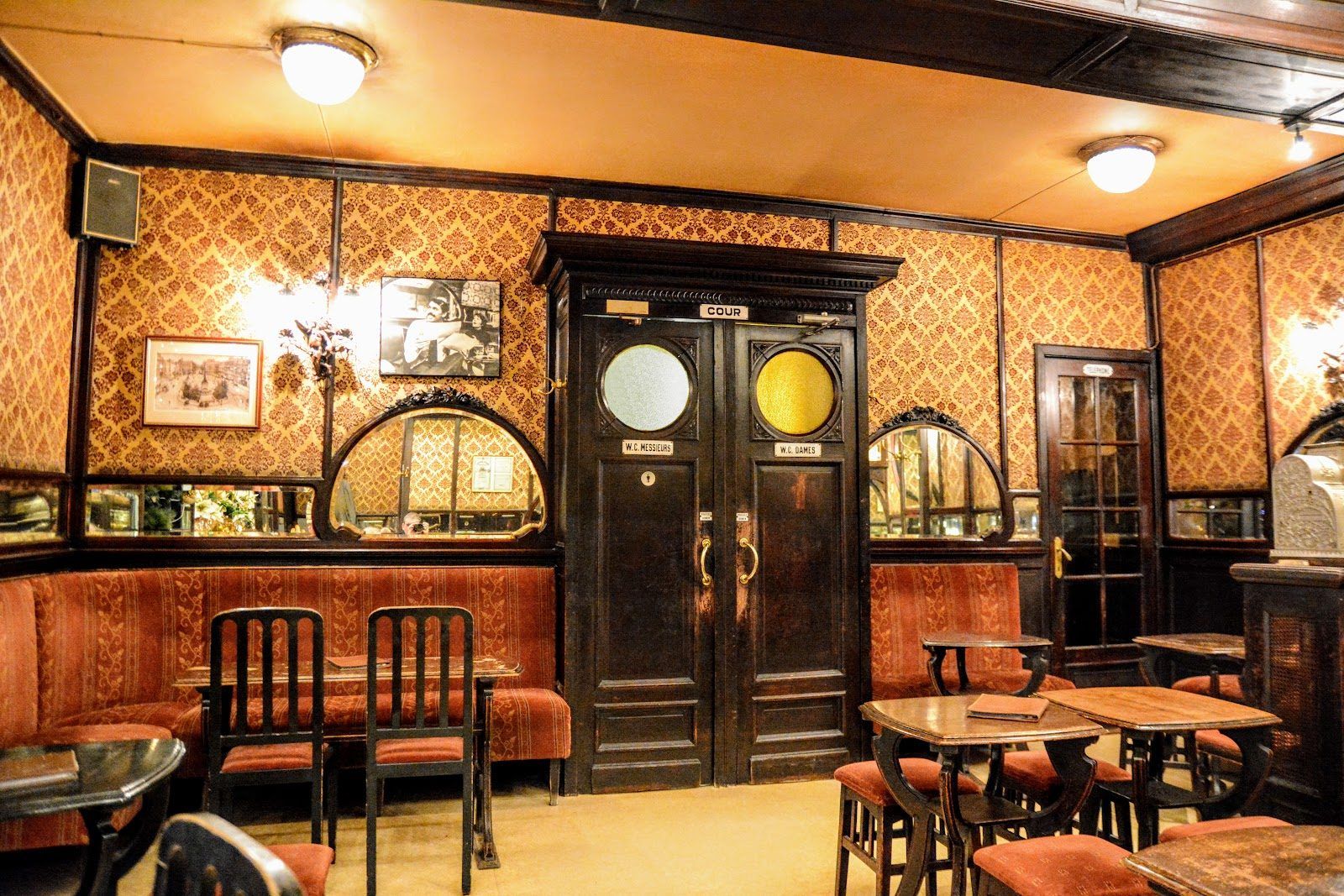 Le Cirio Cafe Brussels bar interior