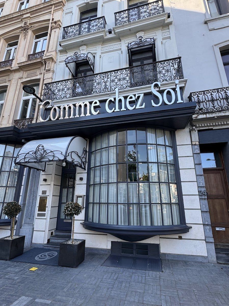 Comme Chez Soi Bar bar service