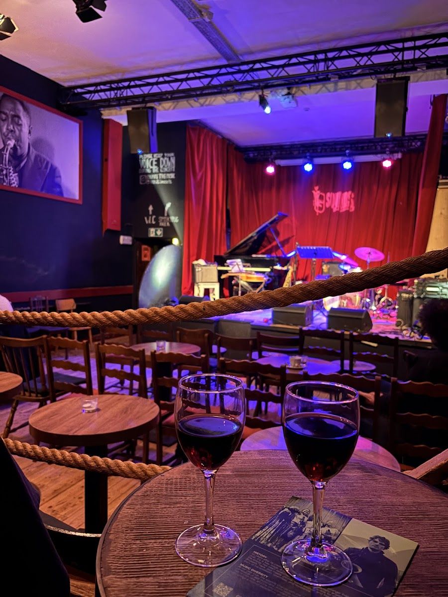 Sounds Jazz Club bar service
