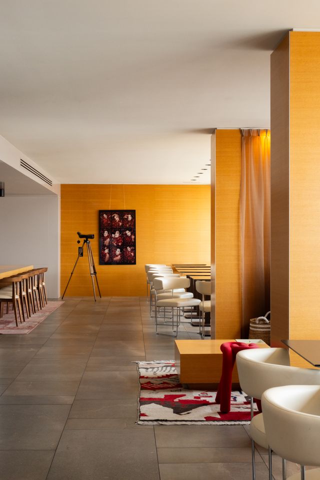 The Hotel crowd