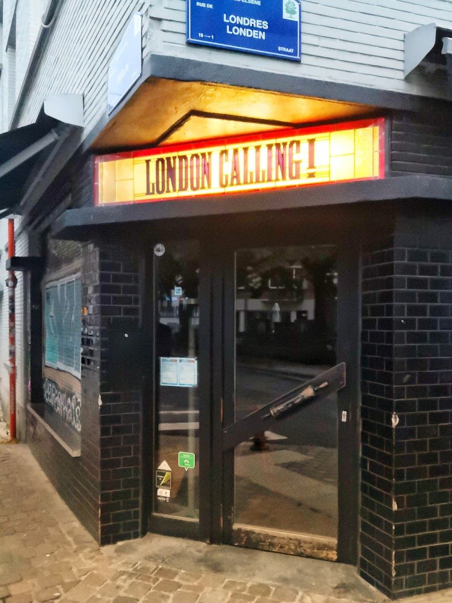 The London Calling cocktail at the bar