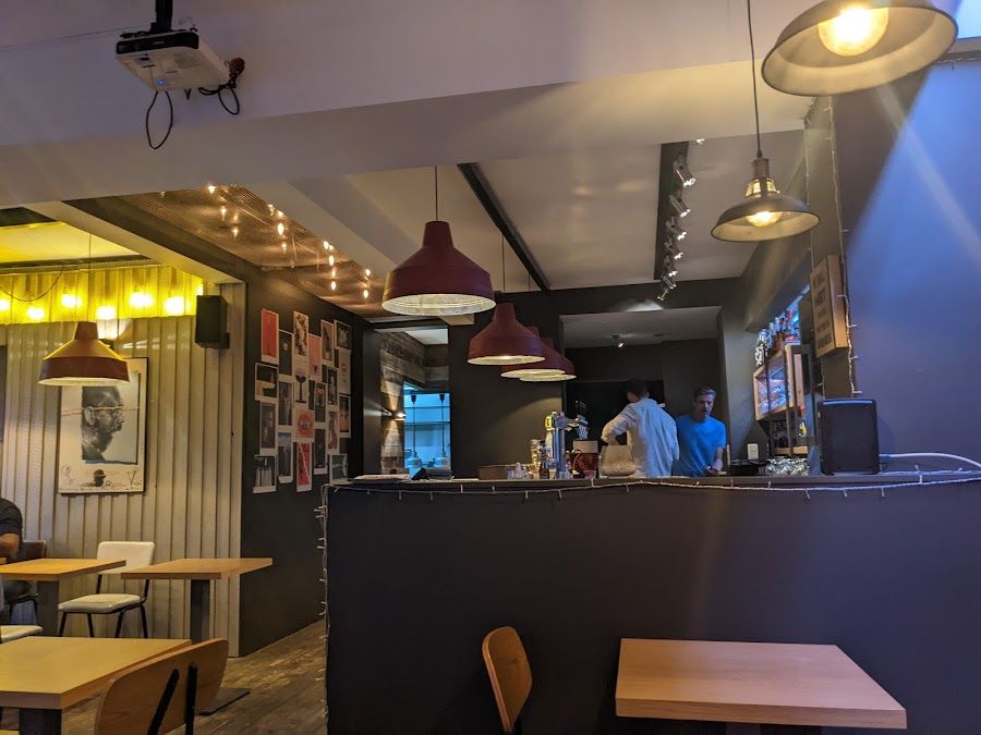 The London Calling Saint-Gilles atmosphere