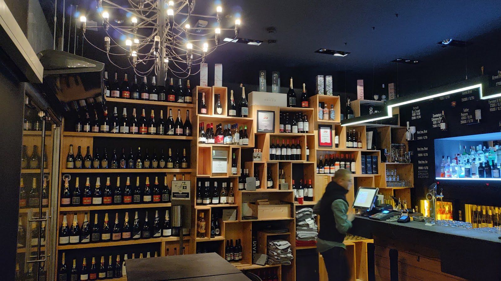 Divinatio Wine Bar Budapest bar interior