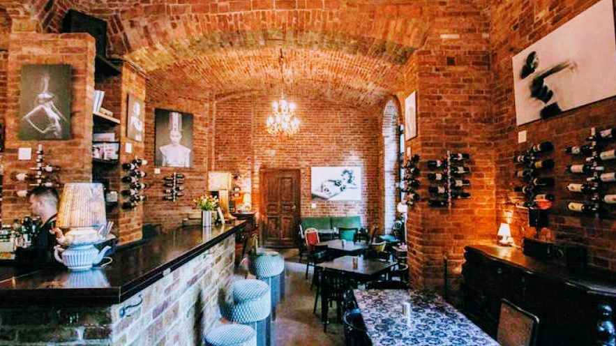 Doblo Wine & Bar Budapest bar interior