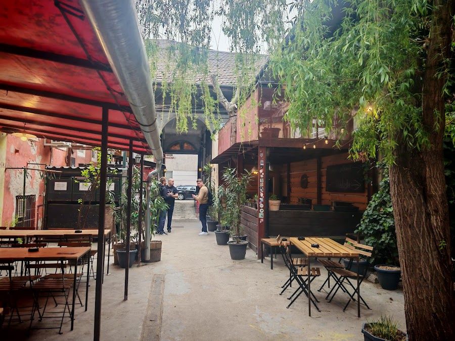 Elesztohaz Brewery Budapest interior