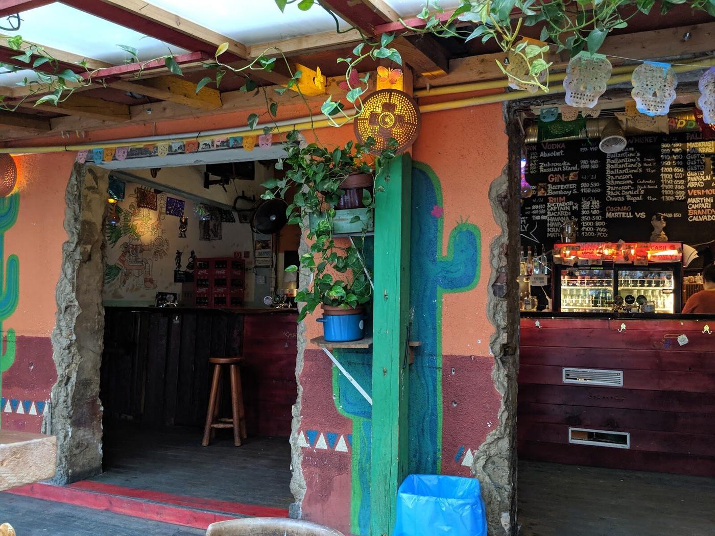 Ellátó Kert ruin bar garden Budapest Jewish Quarter