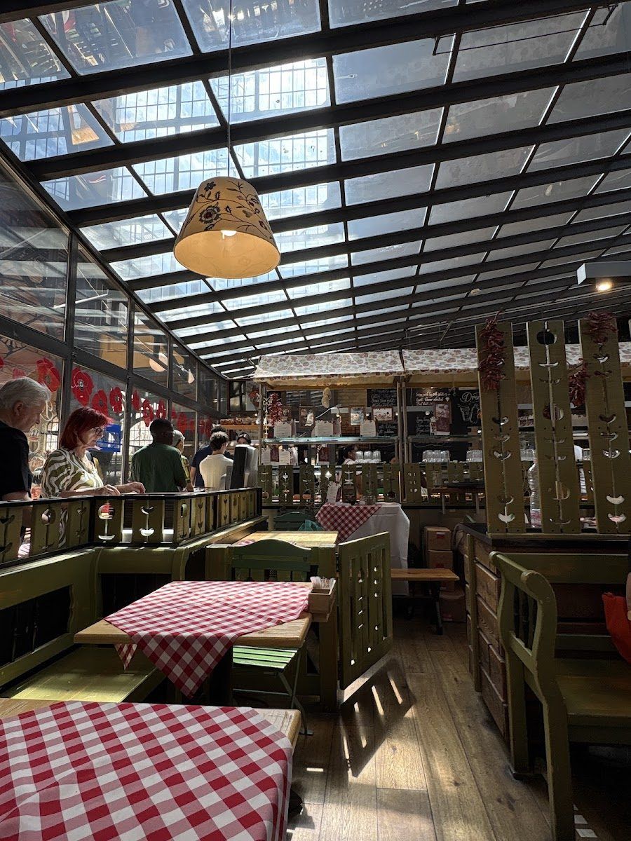 Fakanal bar service