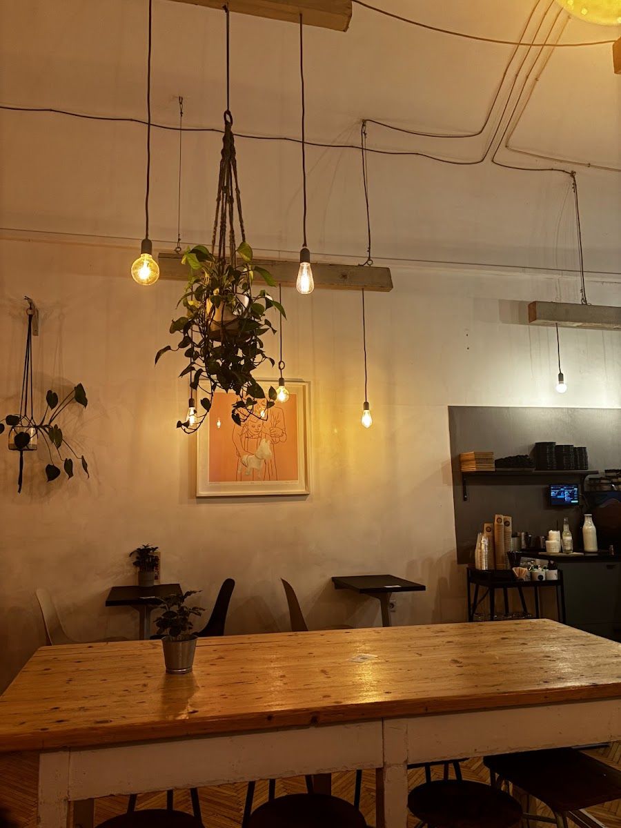 Fekete Cafe bar service