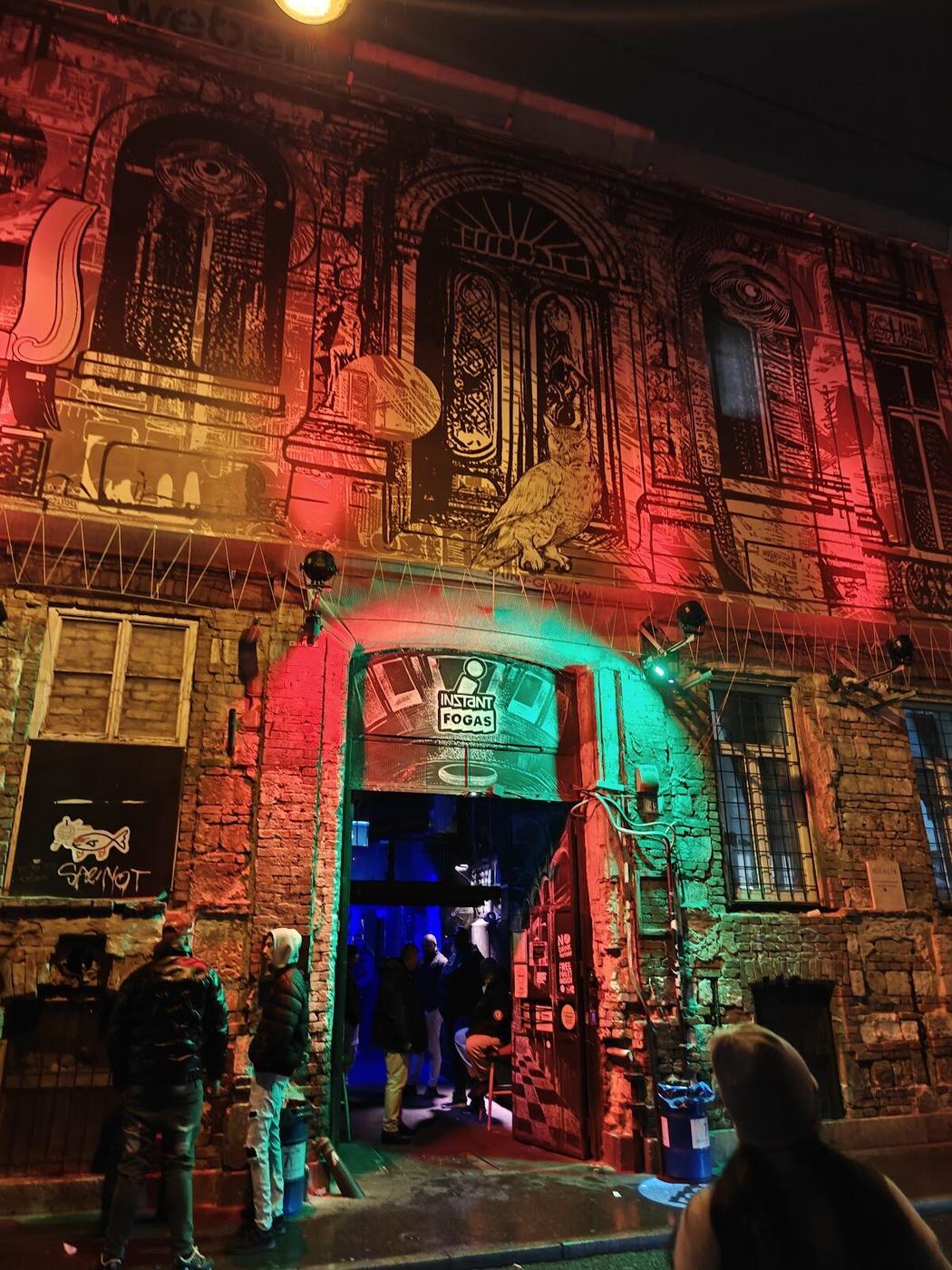 Instant-Fogas, Budapest