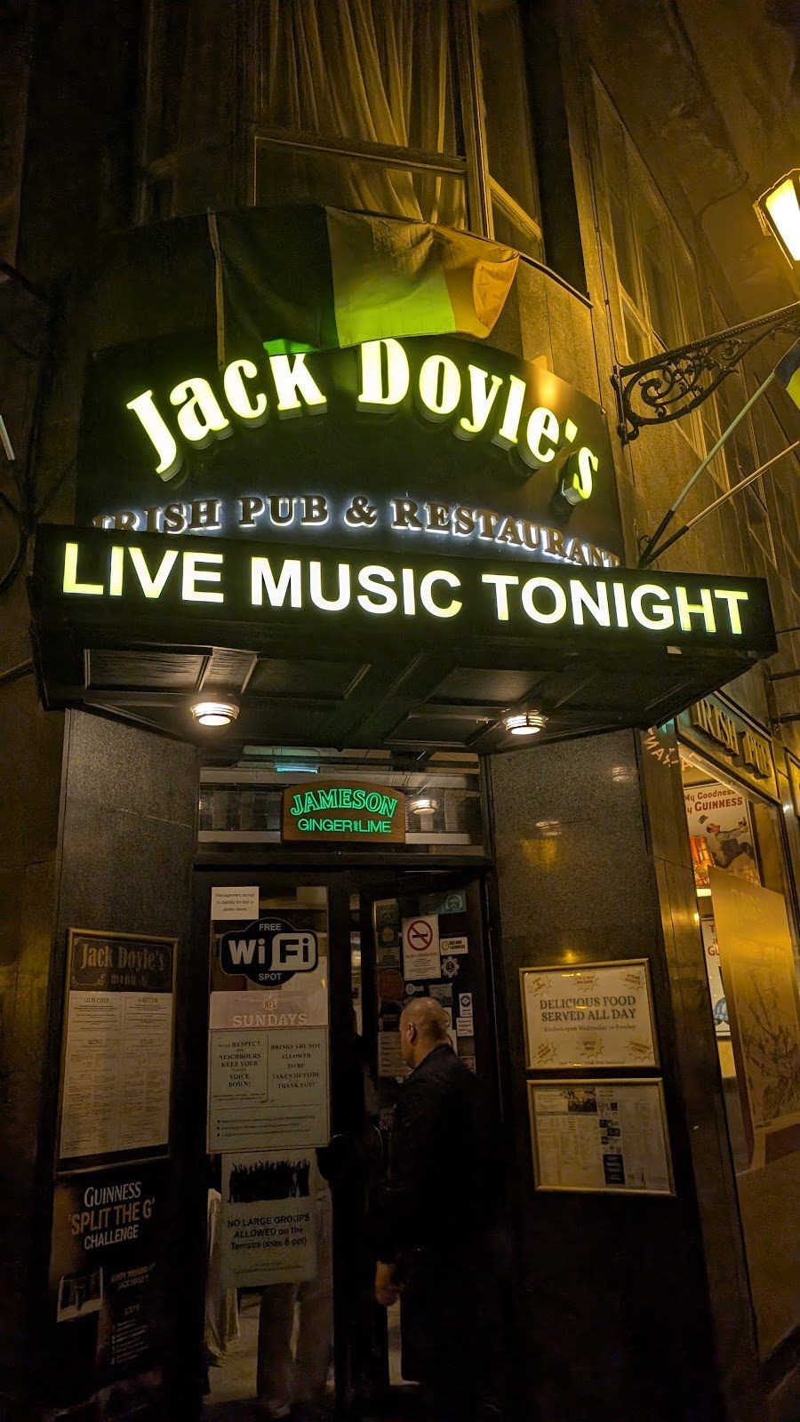 Jack Doyle's Irish Pub bar service