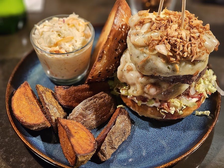 Kandallo Pub bar service