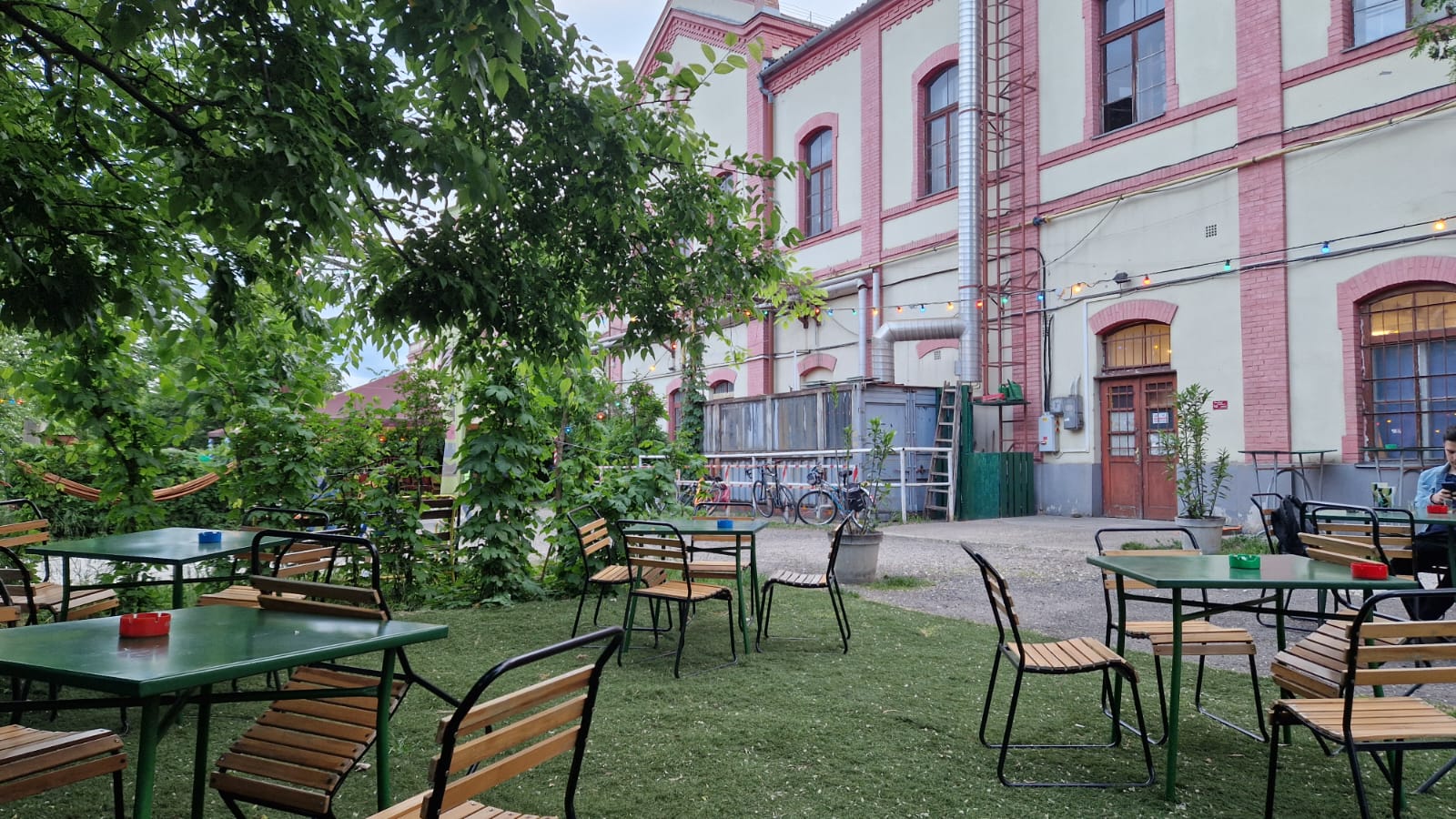 Kertem, Budapest