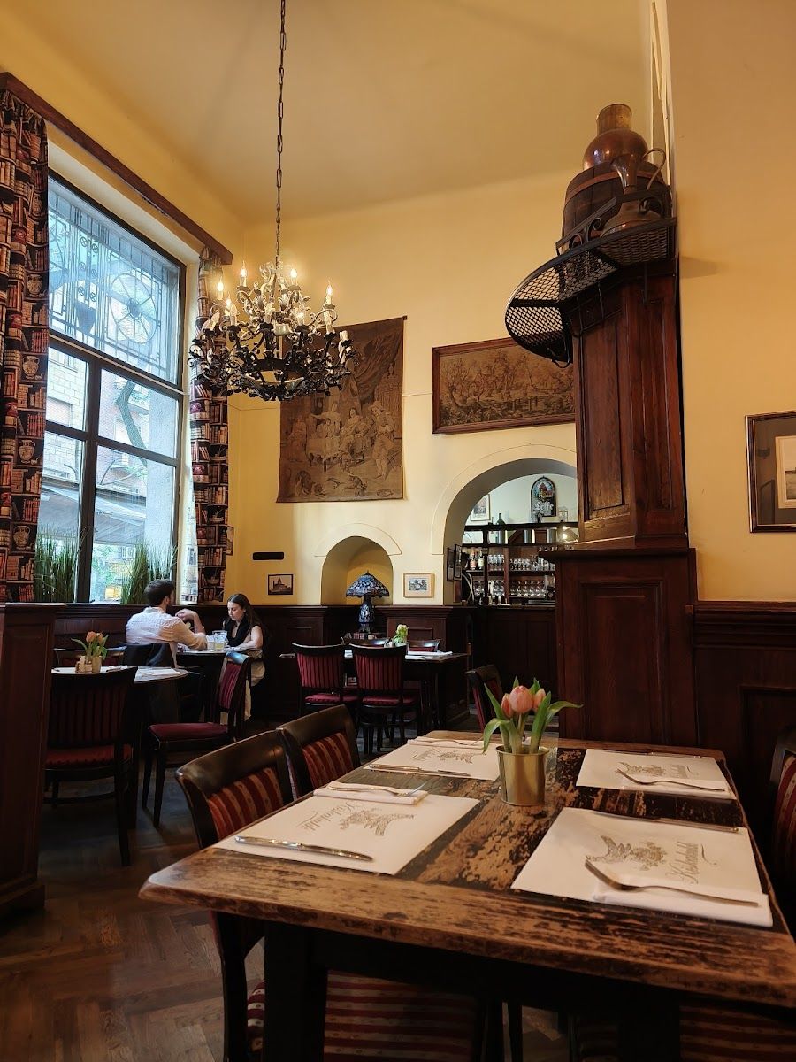 Kis Kakukk bar service