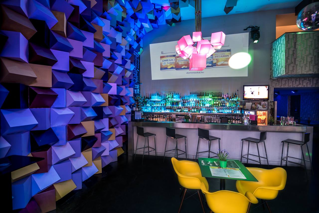 Champs Sport Pub