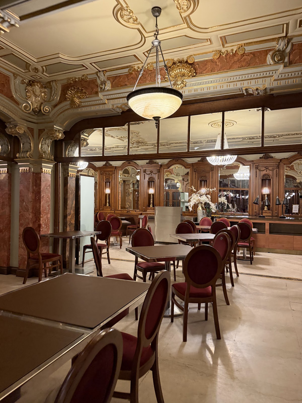 New York Cafe, Budapest
