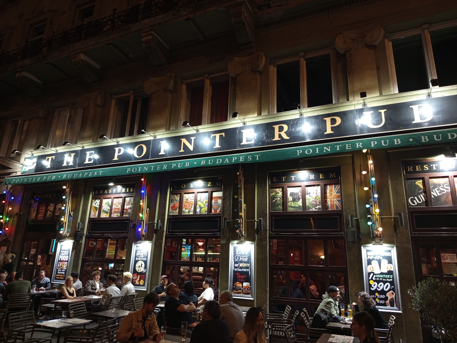Champs Sport Pub