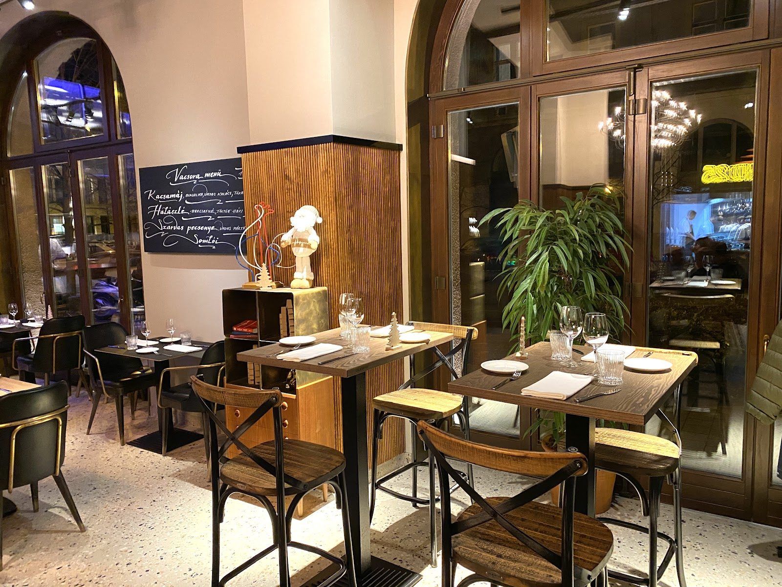 Stand25 Bar Budapest bar interior