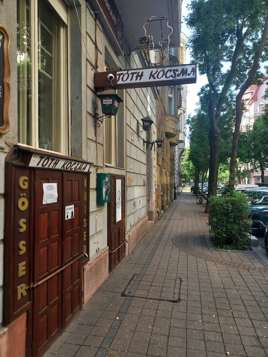 Tóth Kocsma, Budapest