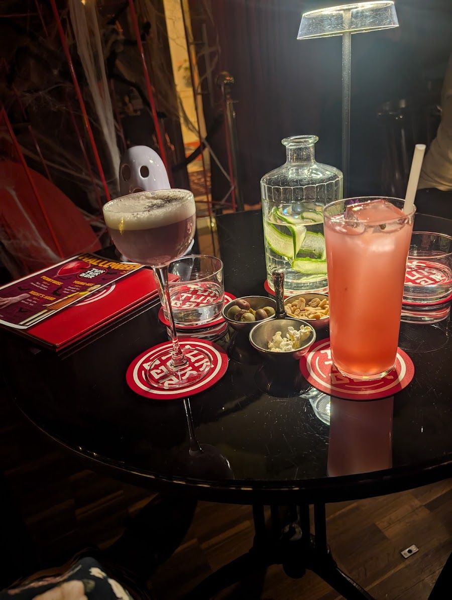 Tuk Tuk Bar bar service