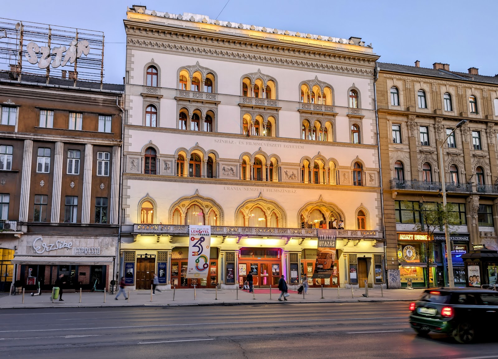 Uránia Café, Budapest