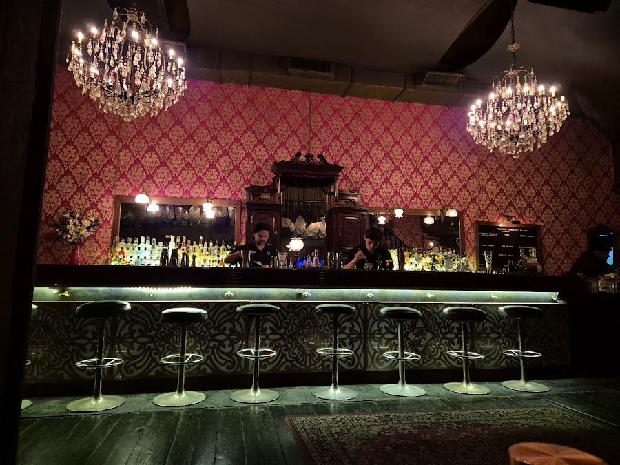 Frank's Bar Palermo atmosphere