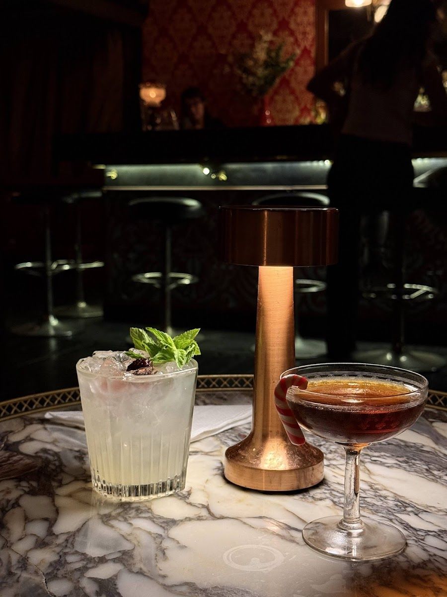 Frank's Bar bar service