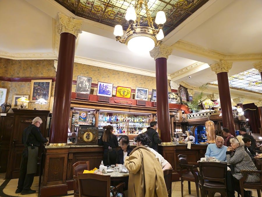 Cafe Tortoni Bar bar service