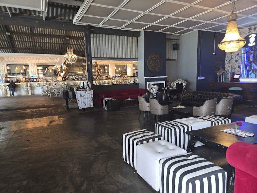 Grand Cafe & Beach Camps Bay bar service